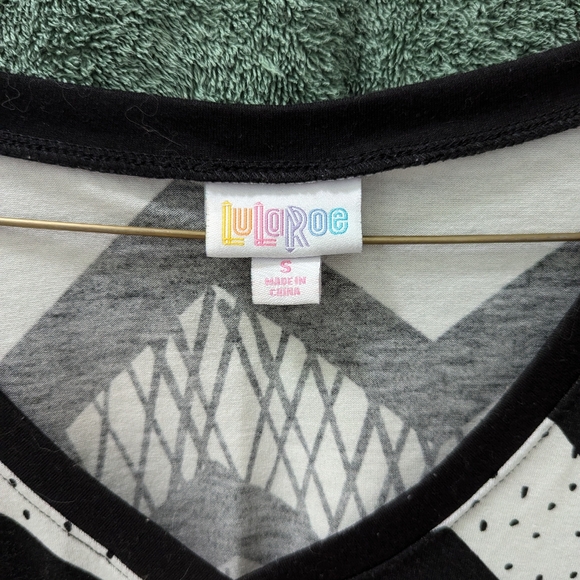 LuLaRoe top Small - Picture 2 of 6